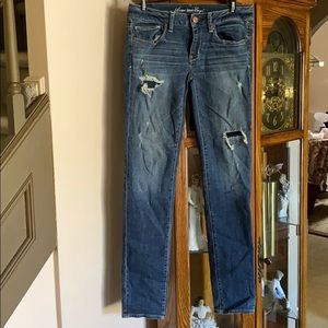 Beautiful American Eagle skinny jean with rips
